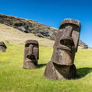Tour Medio Día Ahu Tahai – Historia y Moais Frente al Mar