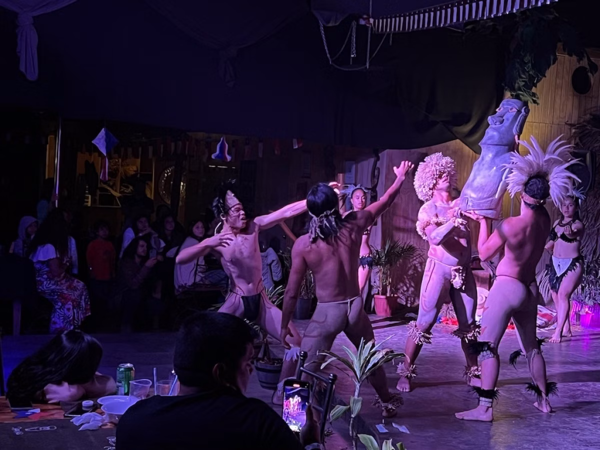 Cena & Show en Isla de Pascua – Experiencia Completa